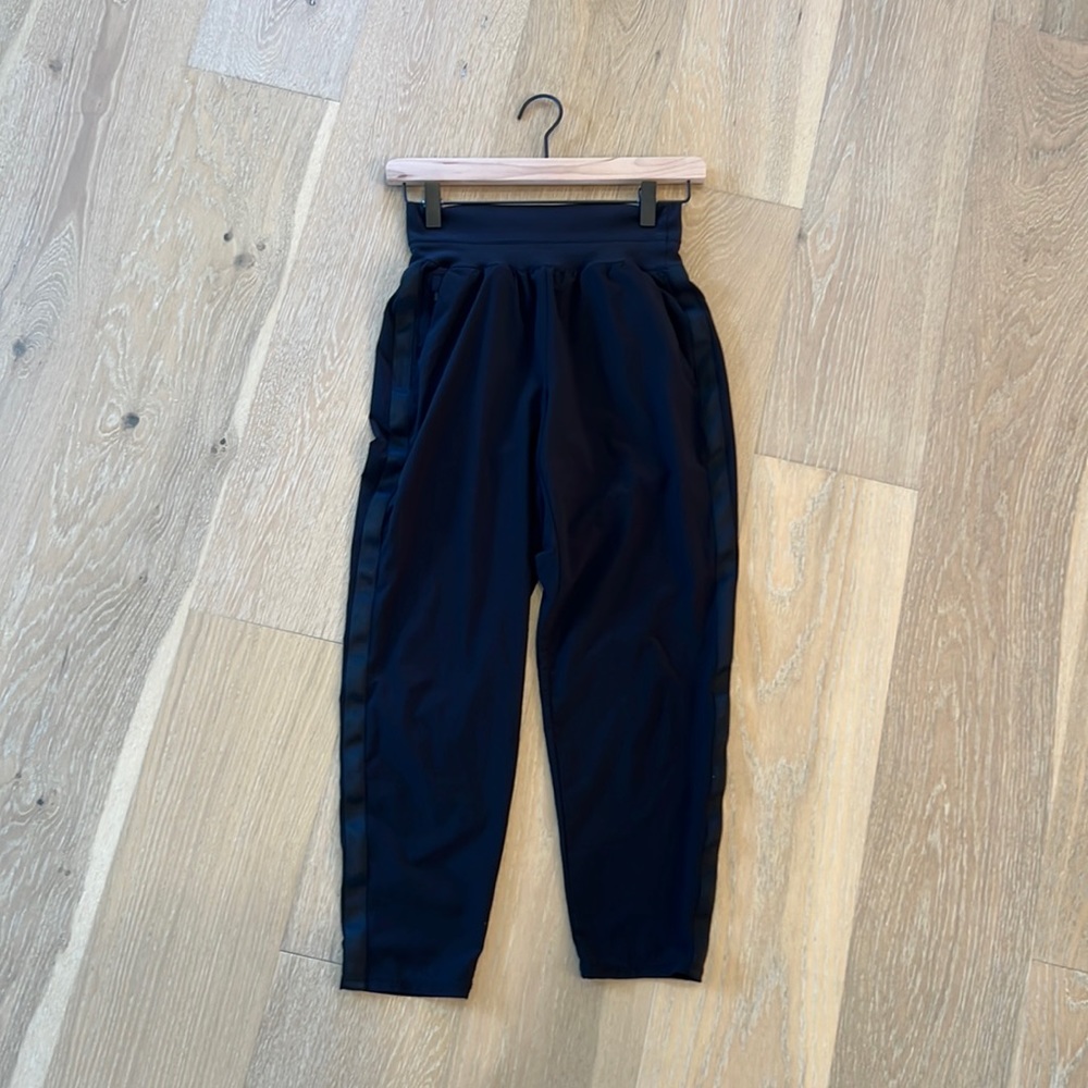 Athleta Nolita Tapered Crop Pant